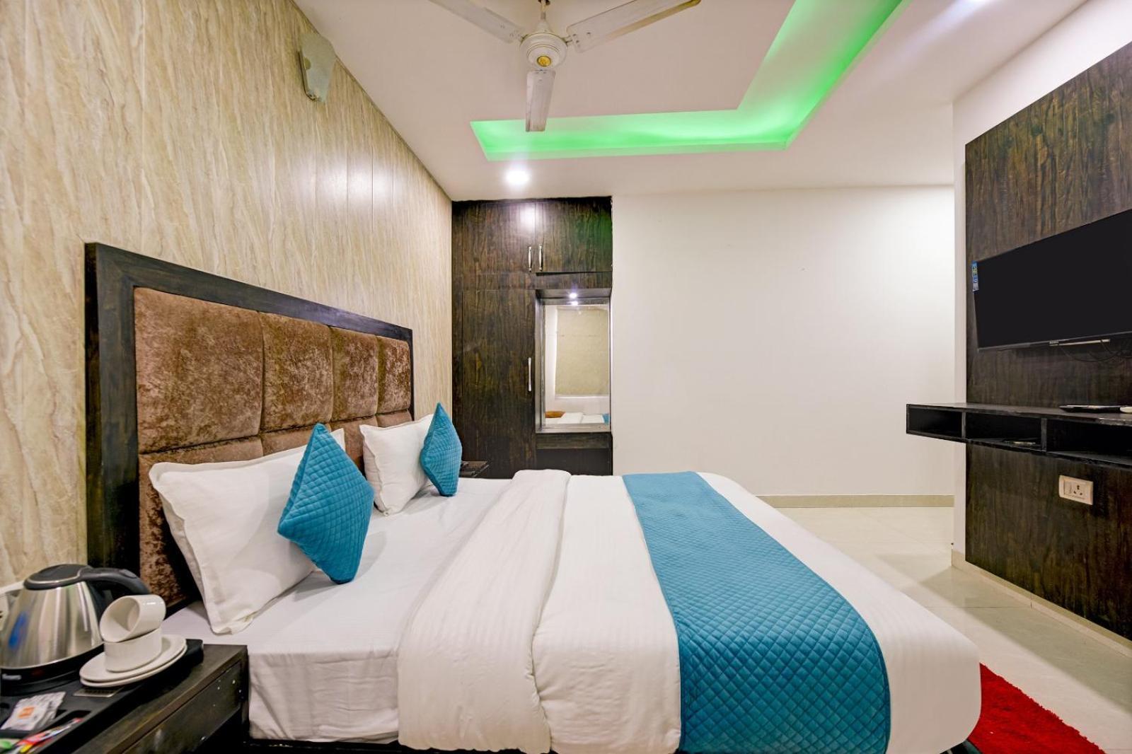 The Glory Suites Near Igi Airport Ню Делхи Екстериор снимка