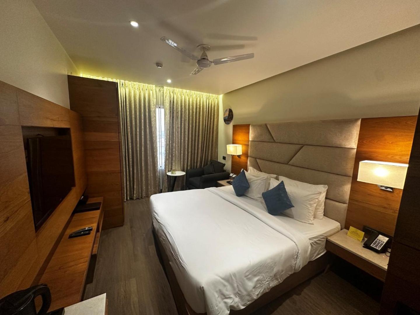 The Glory Suites Near Igi Airport Ню Делхи Екстериор снимка